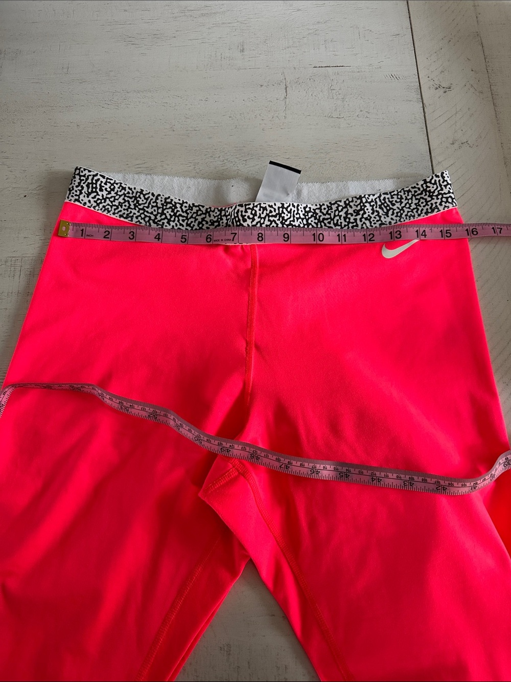 Nike Bright Pink 'JUST DO IT' women’s Leggings with Patterned Waistband - Picture 4 of 4